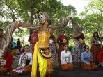 pementasan-tari-topeng-malang-ragil-kuning_20151116_153044.jpg