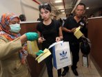 pemeriksaan-antisipasi-virus-zaka-di-bandara-husein-bandung_20160902_145415.jpg