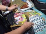 pemeriksaan-larangan-barang-bawaan-jemaah-haji-surabaya_20150912_221053.jpg