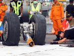 pemeriksaan-roda-pesawat-lion-air-pk-lqp_20181103_192800.jpg