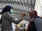 pemeriksaan-suhu-tubuh-penumpang-di-terminal-purabaya_20200306_051521.jpg