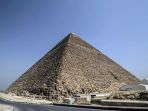 pemerintah-mesir-penyeprotan-disinfektan-piramida-giza_20200326_225247.jpg