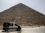 pemerintah-mesir-penyeprotan-disinfektan-piramida-giza_20200326_225326.jpg