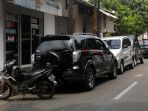 pemilik-kendaraan-di-dki-wajib-punya-garasi_20170912_212143.jpg