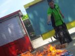 pemilik-konter-bakar_20171103_030218.jpg