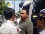 pemilik-toyota-agya-b-3952-bft-warna-silver-tak-terima-mobilnya-diderek-petuga_20170928_144852.jpg