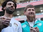 pemimpin-chechnya-ramzan-kadyrov-dan-pesepak-bola-mesir-mohamed-salah_20180625_204536.jpg