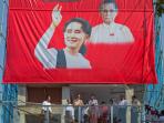 pemimpin-oposisi-myanmar-aung-san-suu-kyi_20151111_214915.jpg