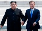 pemimpin-tertinggi-korea-utara-kim-jong-un-kiri-bertemu-dengan-presiden-korea-selatan_20180427_105126.jpg