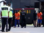 pemindahan-23-tahanan-tersangka-teroris-dari-lampung-ke-jakarta_20201216_195053.jpg