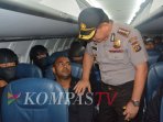 pemindahan-andrew-chan-dan-myuran-sukumaran_20150304_195621.jpg