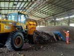 pemindahan-sampah-basah-bahan-baku-industri-semen.jpg