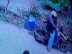 pemotor-di-bekasi-terlihat-melakukan-masturbasi.jpg
