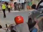pemotor-kabur-saat-ditangkap-polisi-malah-menabrak-mobil.jpg