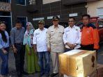 pemprov-sumbar-kirim-lebih-dari-satu-ton-rendang-untuk-korban-banjir.jpg