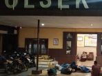 pemuda-bentrok-dengan-warga-dievakuasi-di-polsek-waru_20181021_114307.jpg