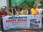 pemuda-lintasagama-bersih-bersih-rumah-ibadah_20170918_112501.jpg