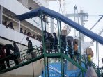 pemudik-berdesakan-mamasuki-km-tidar-di-pelabuan-makassar_20150714_152715.jpg