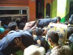 pemudik-berebut-masuk-KA-matarmaja-di-stasiun-senen.jpg