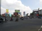 pemudik-motor-melintasi-perempatan-jalur-kalimalang_20150716_130705.jpg