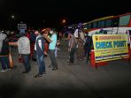 pemudik-pada-malam-takbiran-diperiksa-kesehatan-di-palimanan_20200524_002017.jpg