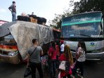 pemudik-padati-terminal-kalideres_20150714_002005.jpg