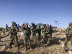 pemukim-israel-dan-idf-di-tepi-barat-mengusir-warga-palestina-8768.jpg