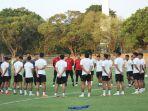 pemusatan-latihan-timnas-indonesia-jelang-kualifikasi-piala-asia-u23-di-stadion-sriwedari.jpg