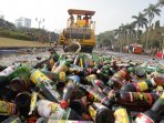 pemusnahan-minuman-keras-di-monas_20150707_173635.jpg