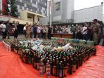pemusnahan-miras-di-polres-jakarta-pusat_20180409_151727.jpg