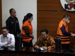 penahanan-tersangka-terkait-korupsi-di-kapuas-kalteng_20230328_184022.jpg