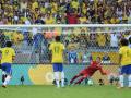 penalti-gagal-diego-forlan.jpg