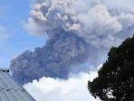 penampakan-erupsi-gunung-marapi-122.jpg