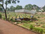 penampakan-makam-di-tpu-kam.jpg