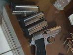 penampakan-pistol-semi-otomatis-walther-berkaliber-22-yang-disita-polisi-setelah-menghuhani.jpg