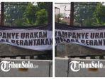 penampakan-spanduk-kampanye-urakan-negara-berantakan.jpg