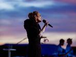 penampilan-adele-di-griffith-observatory-la.jpg