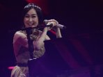 penampilan-angela-july-di-x-factor-indonesia_20150620_140408.jpg