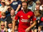 penampilan-jonny-evans-saat-bermain-bersama-manchester-united-di-laga-pramusim-202324.jpg