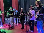 penampilan-para-musisi-legenda-yang-bernostalgia.jpg
