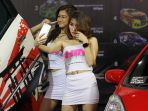 penampilan-seksi-para-spg-di-iims-2017_20170503_002138.jpg