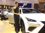 penampilan-usher-di-booth-lexus.jpg