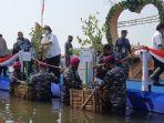 penananam-bibit-mangrove-secara-serentak-di-77-lokasi-oleh-tni-angkatan-laut.jpg