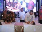 penandatangan-perjanjian-terkait-kpbu-proyek-jalan-tol_20171215_222042.jpg
