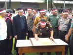 penandatanganan-ikrak-bersama_20161130_152818.jpg