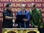 penandatanganan-kerjasama-kpu-ri-dengan-dukcapil-mendagri_20220630_161951.jpg
