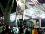penangkapan-bandar-narkoba-di-pool-bus-po-makmur-medan_20160224_002030.jpg