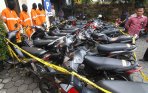 penangkapan-tersangka-pencurian-motor_20141203_180352.jpg
