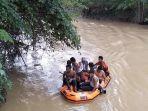 pencarian-bocah-9-tahun-yang-diterkam-buaya.jpg