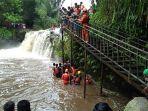 pencarian-dua-santri-yang-hanyut-terseret-arus-air-terjun-tibu-atas-lombok-barat-ntb.jpg